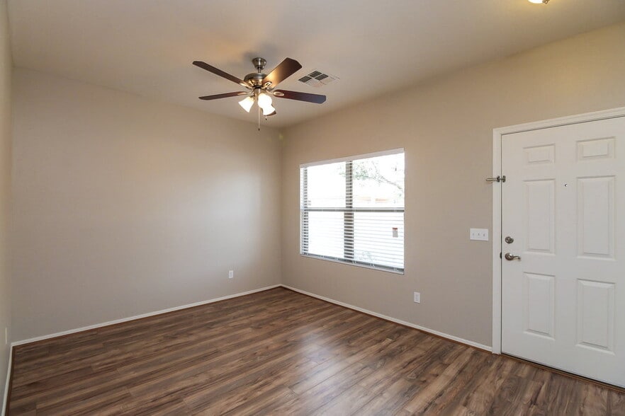 Building Photo - 33337 N Sonoran Trail