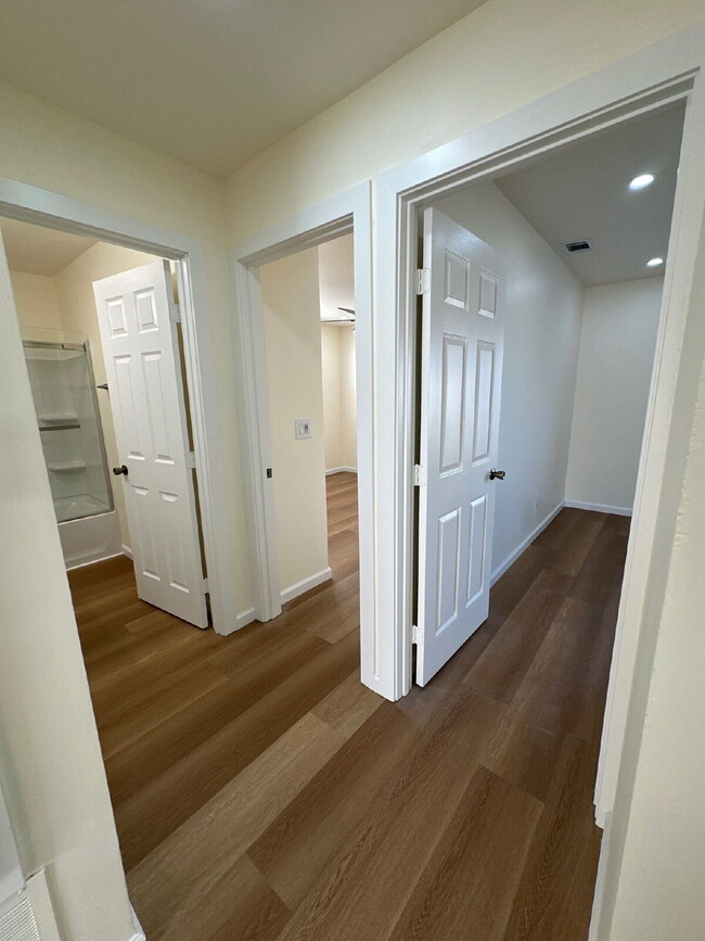 Building Photo - Single level 3BR, 2 BA, 2 car garage