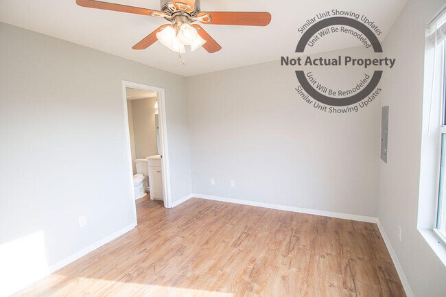 Building Photo - 4620 W Bainbridge Dr