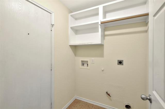 Building Photo - 9205 Regal Oaks Dr