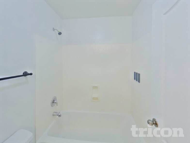 Building Photo - 42028 W Sunland Dr