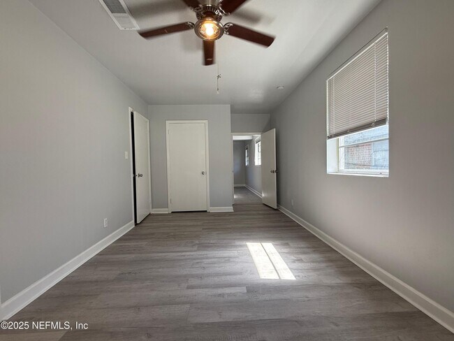 Building Photo - 1909 Layton Rd