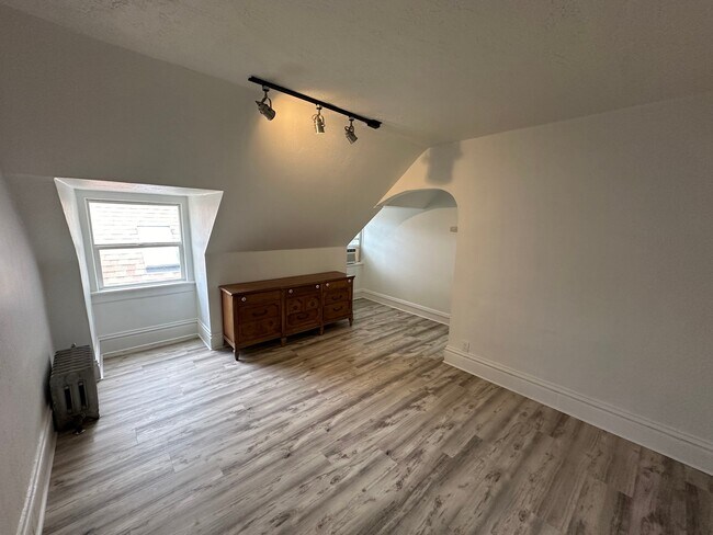 Building Photo - 828 E 100 S