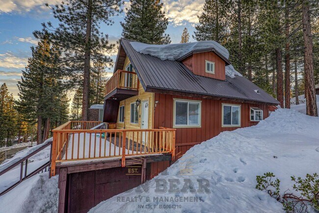 Building Photo - Bright Home in Incline!