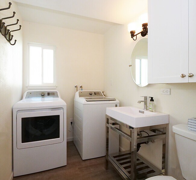 Building Photo - 405 2nd St