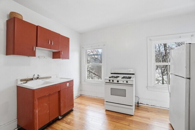 Building Photo - 3523 Clifton Ave