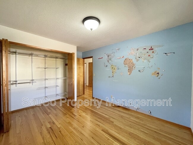 Building Photo - 5751 NE Lisbon Way