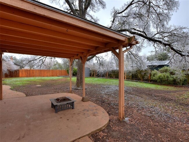 Building Photo - 2407 Versailles Dr