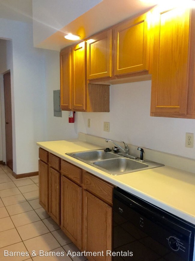 Building Photo - 512 W Cross St