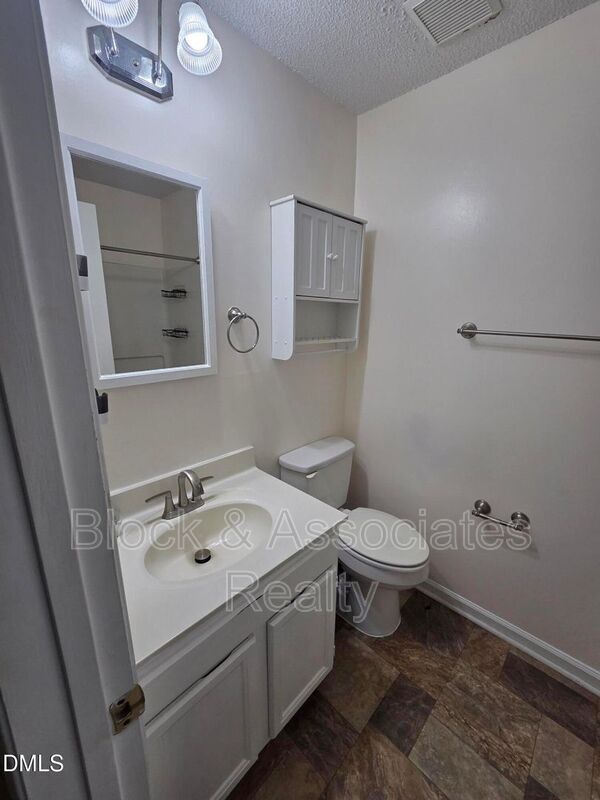 Building Photo - 2011 Quaker Landing