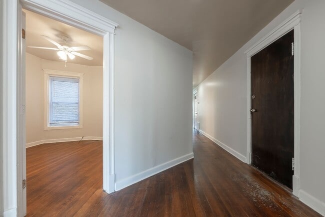 Building Photo - Sunny Spacious 3 Bedroom 1 Bathroom