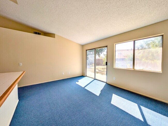 Building Photo - 3 Bedrooms Near the University in the Cimmeron District on Rosarita Street