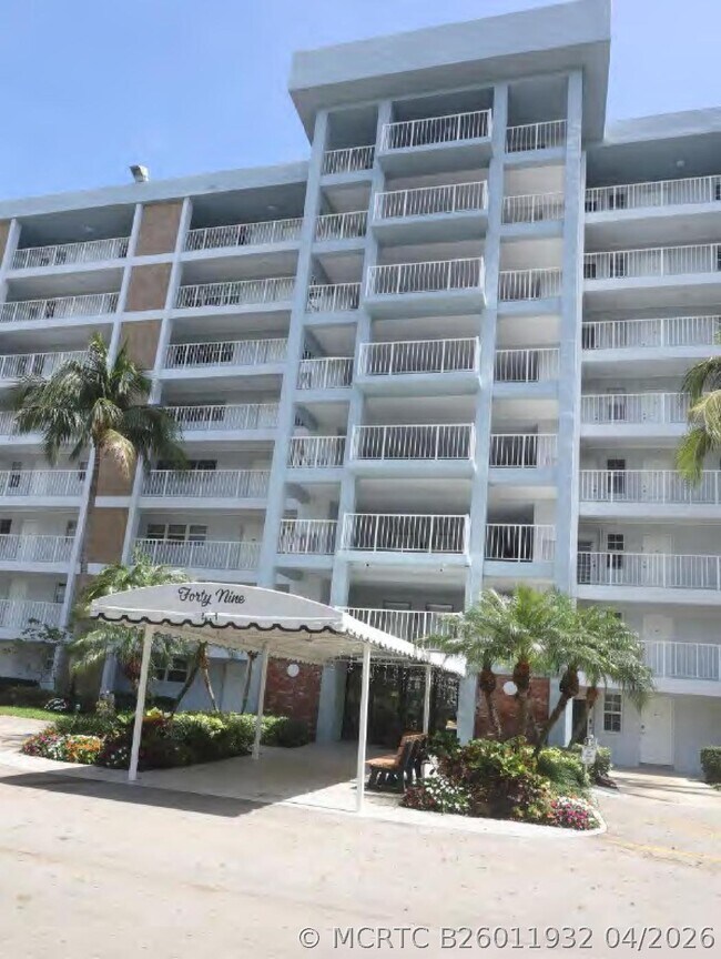 Building Photo - 3091 N Course Dr