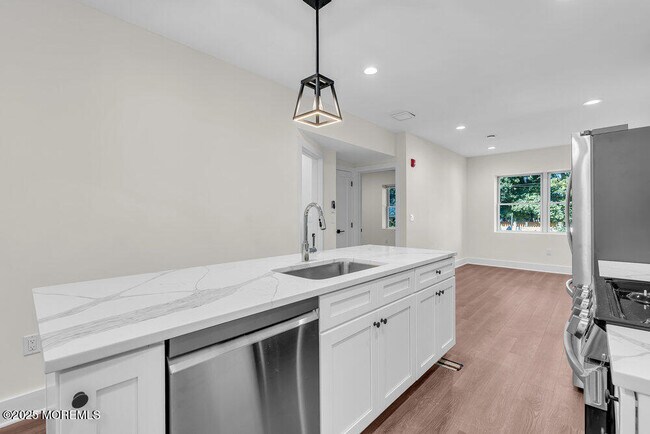 Primary Photo - 700 1st Ave