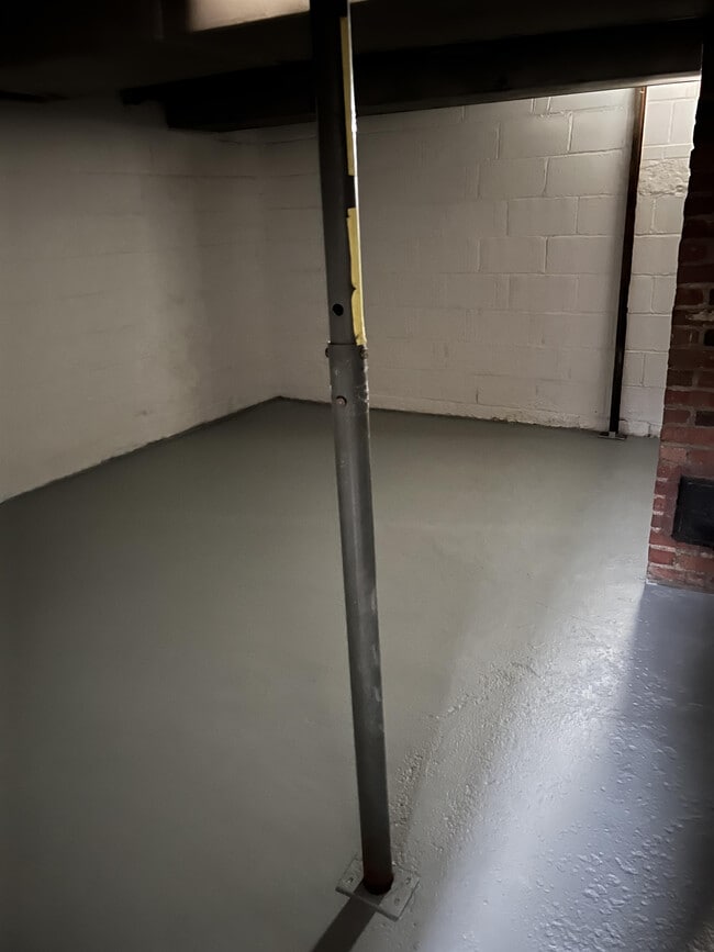 Building Photo - 1210 W Mac Queen Ave