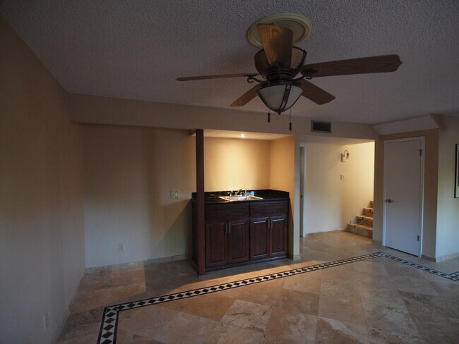 Building Photo - 4403 S Terrace Rd