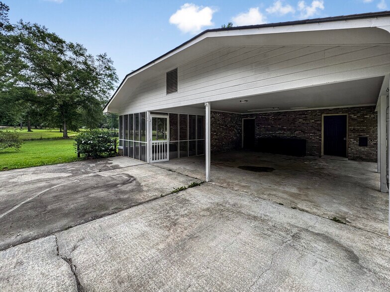 Building Photo - 1080 Pine Cone Ln