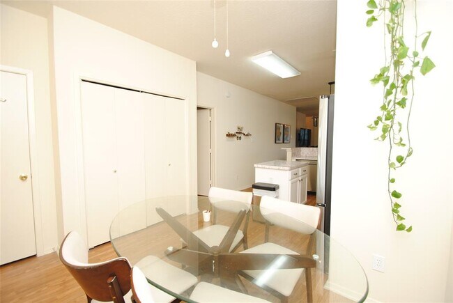 Building Photo - 6363 Provident Green Dr