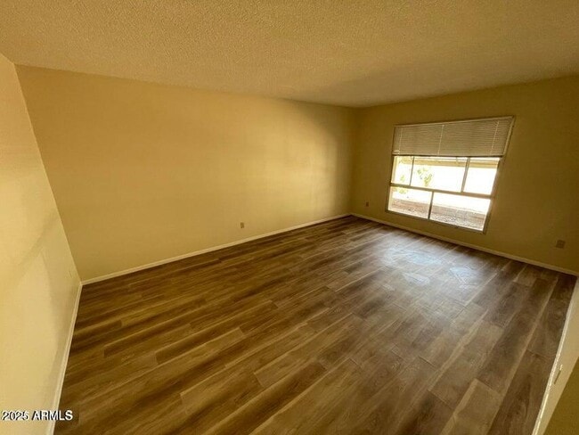 Building Photo - 2709 S Alder Dr