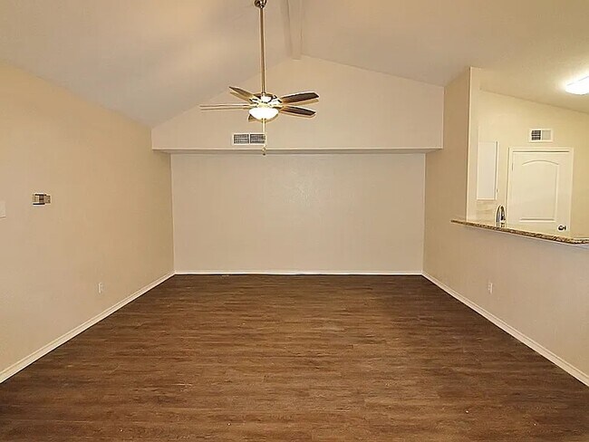 Building Photo - 436 Pogue St