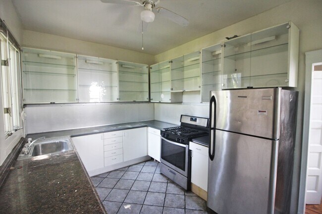 Building Photo - 2026/2027 JHU Off-campus housing for 2019 5bd/2ba w/ W/D! Available 6/15/26