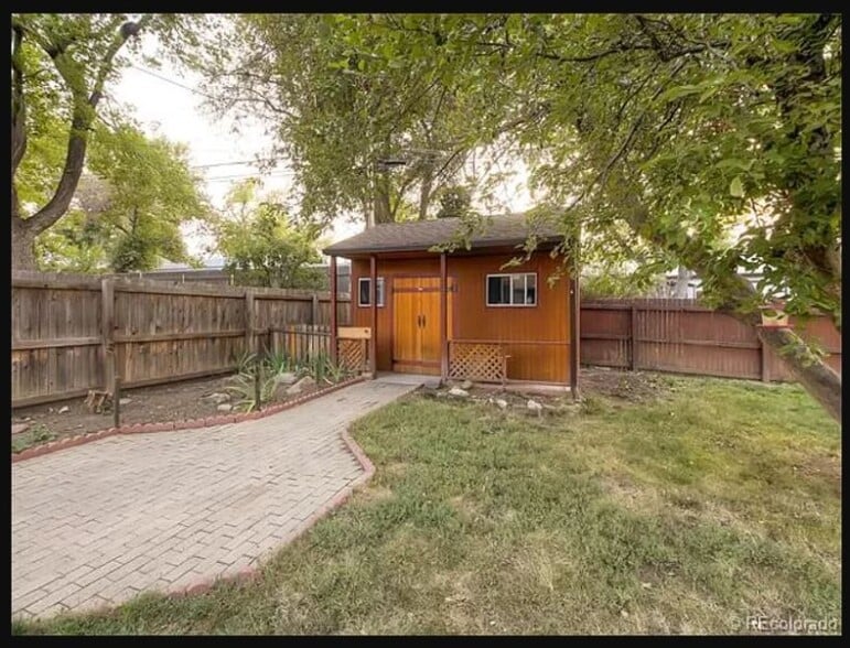 Building Photo - 1815 S Sunset Way