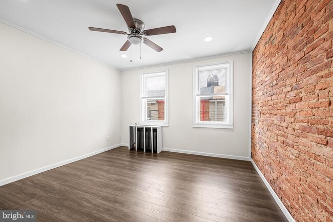 Building Photo - 417 S Madeira St