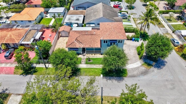 Building Photo - 500 SW 51st Ct