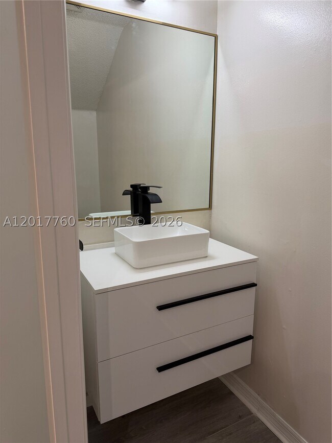 Building Photo - 1561 Sorrento Dr