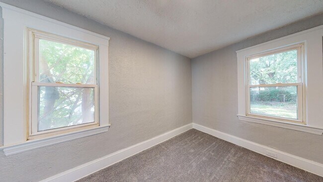 Building Photo - Old Brooklyn - 3 Bedroom Single Family Home