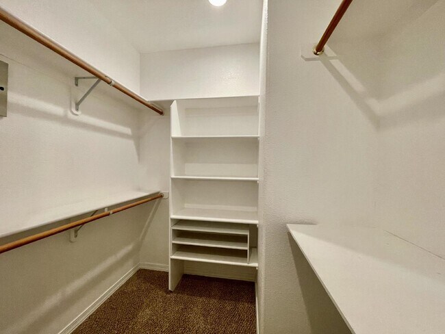 Building Photo - BHCRENT.COM Golf Course Living - Gated Com...