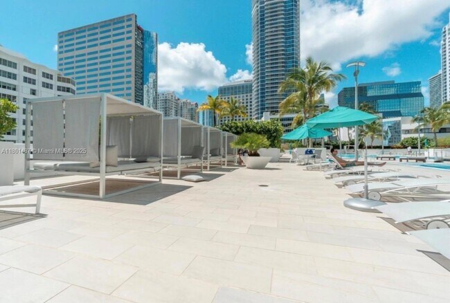 Building Photo - 950 Brickell Bay Dr