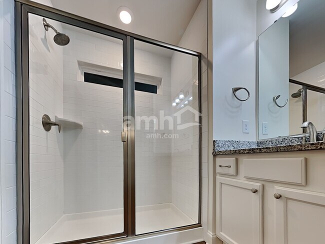 Building Photo - 106 Doral Blue Dr