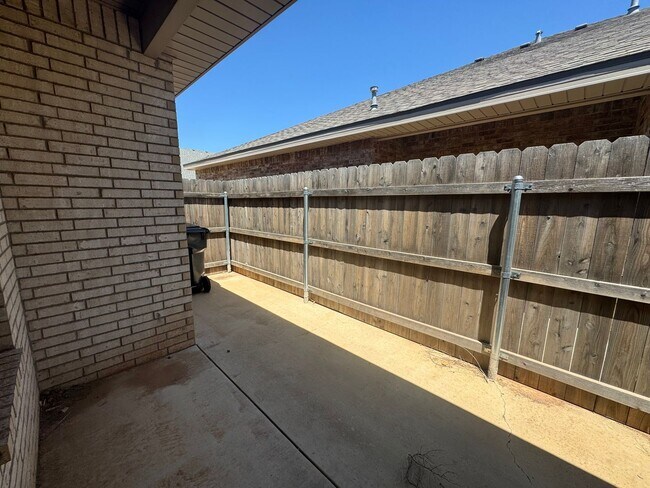 Building Photo - 3Bed/ 2Bath Available Now- in Lubbock coop...