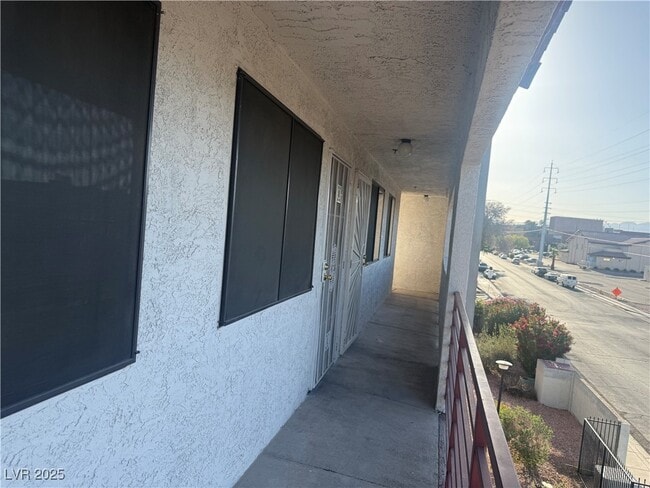 Building Photo - 1381 E University Ave.
