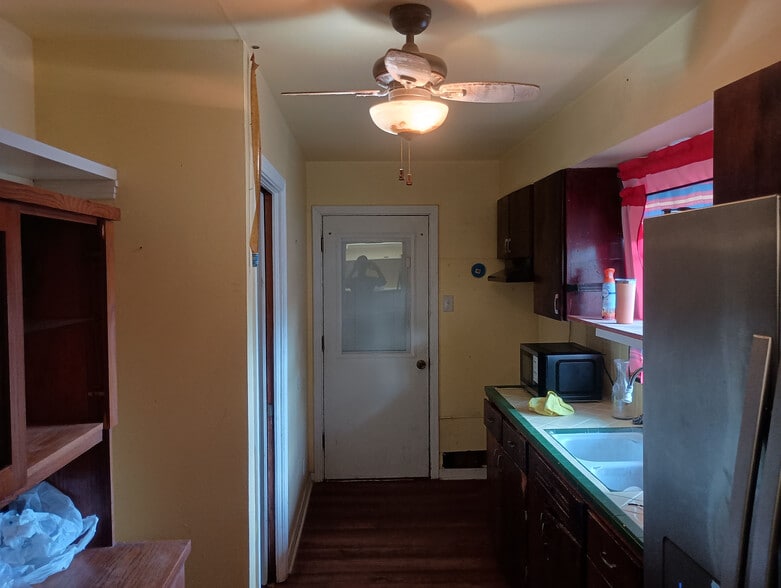 Building Photo - Room in Single Family Home on Brettonwood Dr