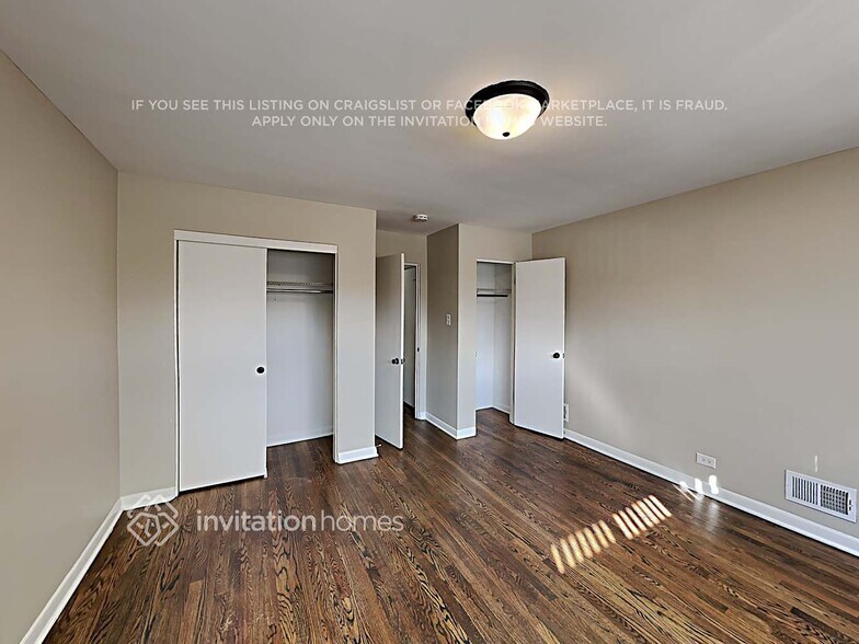 Building Photo - 9632 Mansfield Ave
