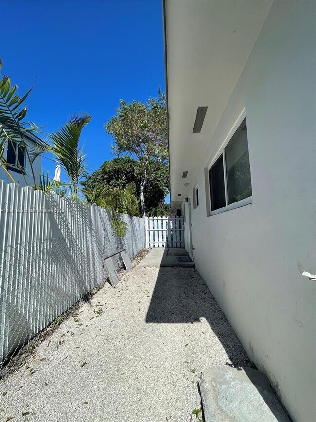 Building Photo - 3760 NW 13th Pl