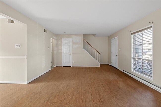 Building Photo - 717-717 Southfield Ct