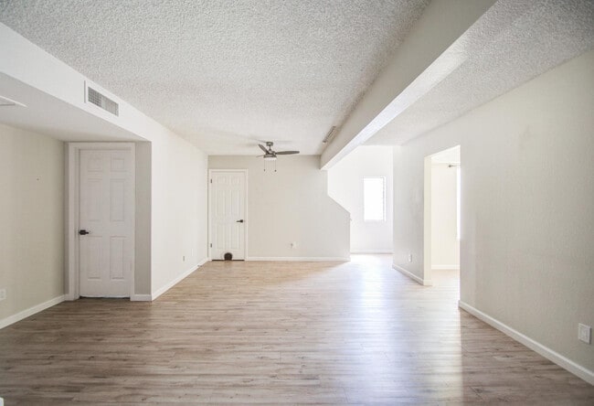 Building Photo - 7761 N 19th Dr