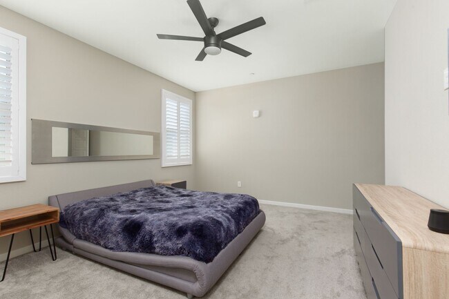 Building Photo - Fully furnished luxury townhome in Affinit...