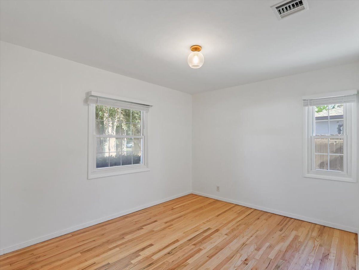 Building Photo - 15460 Sylvan St