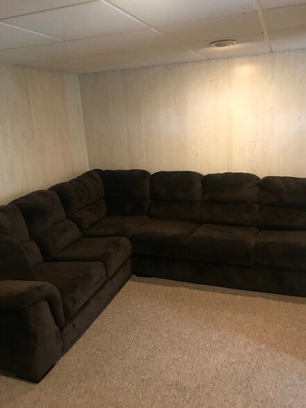 Entertainment room - 6012 Donlar St