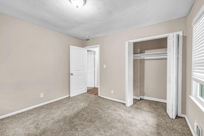 Building Photo - 245 Bromack Dr SE