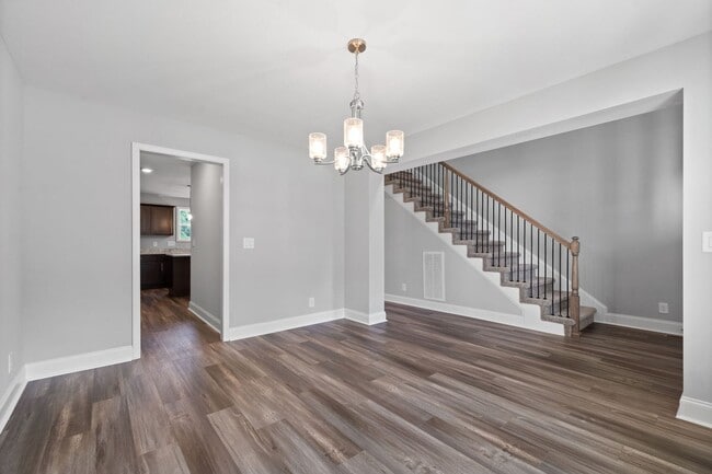 Building Photo - Beautiful Home Close to Fort Campell Ready for You to Make New Memories In