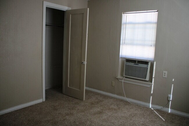 Building Photo - Updated 3 bedroom 1 Bathroom