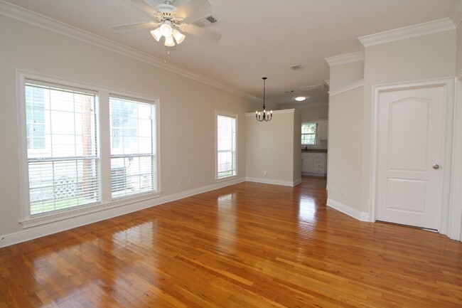 Building Photo - Charming Downtown 2BR/1BA Cottage – Hardwood Floors, Granite Kitchen, Front Porch, Fenced Backyar...