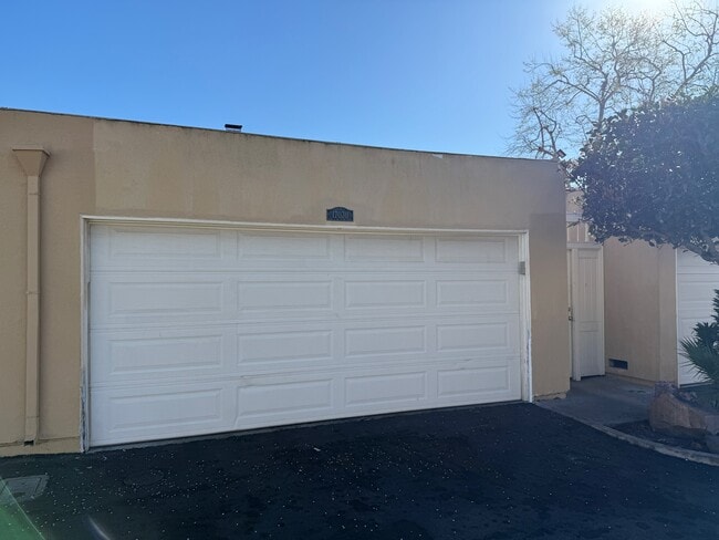 Building Photo - 17070 Los Modelos St