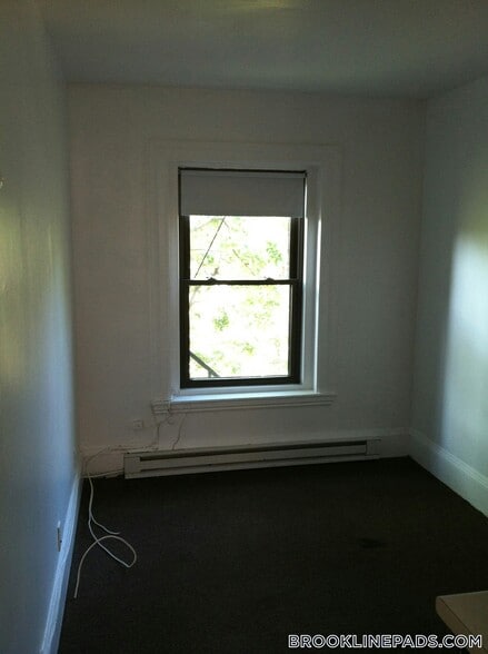 Building Photo - 1061 Beacon St