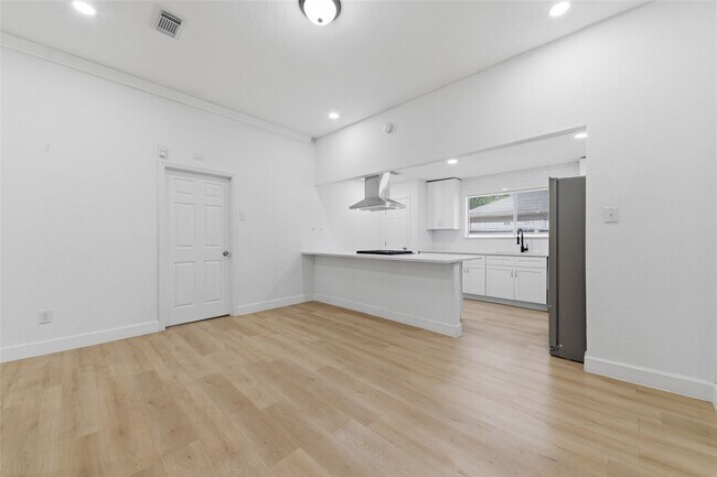 Building Photo - 1410 Lexington Blvd